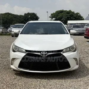 Toyota Camry SE 4dr Sedan (2.5L 4cyl 6A) 2016 White
