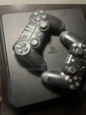 Play Station 4 Slim