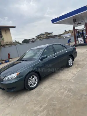Toyota Camry 2.4 XLE 2005 Green