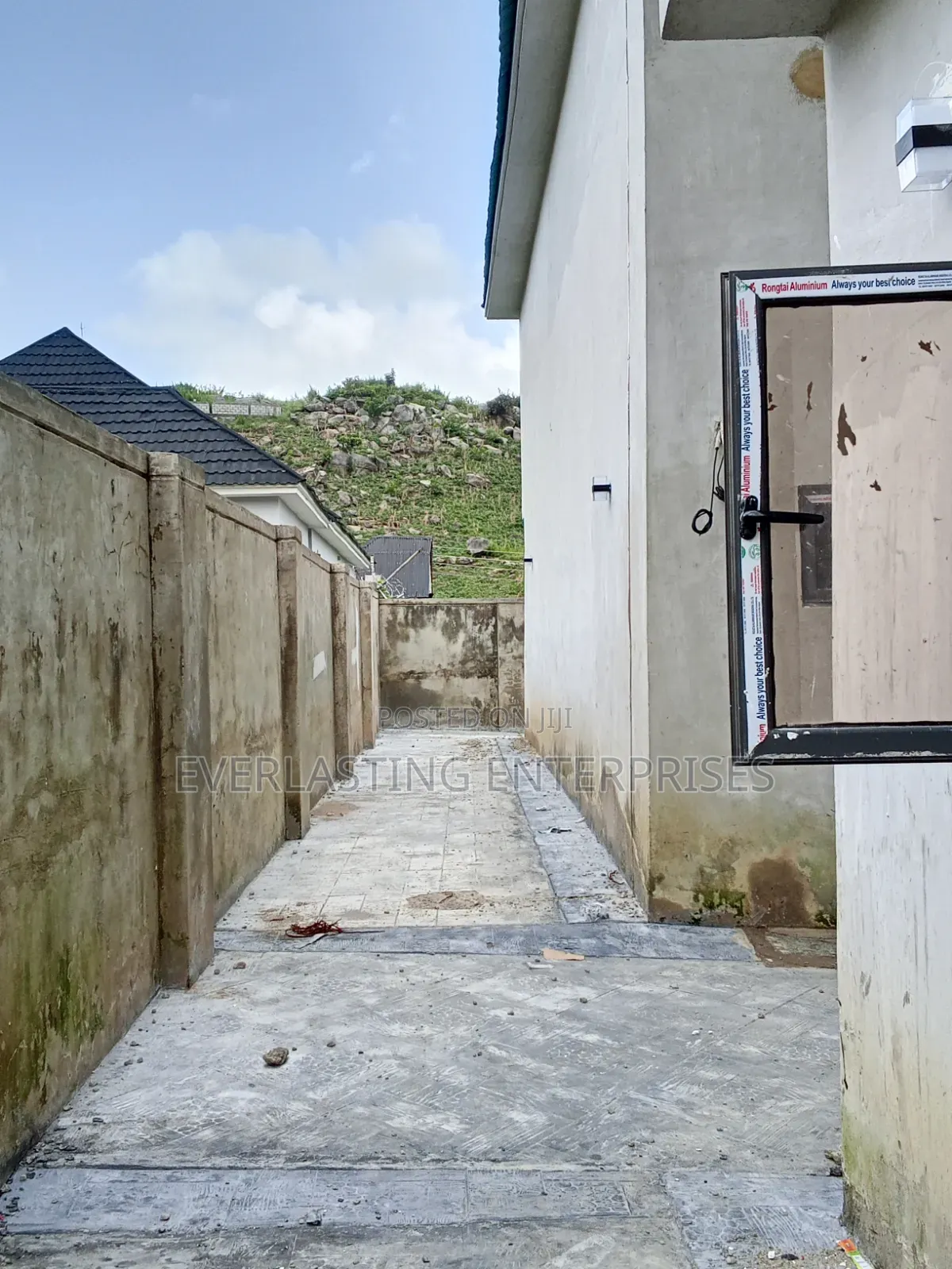 2bdrm Duplex in Ushafa for rent