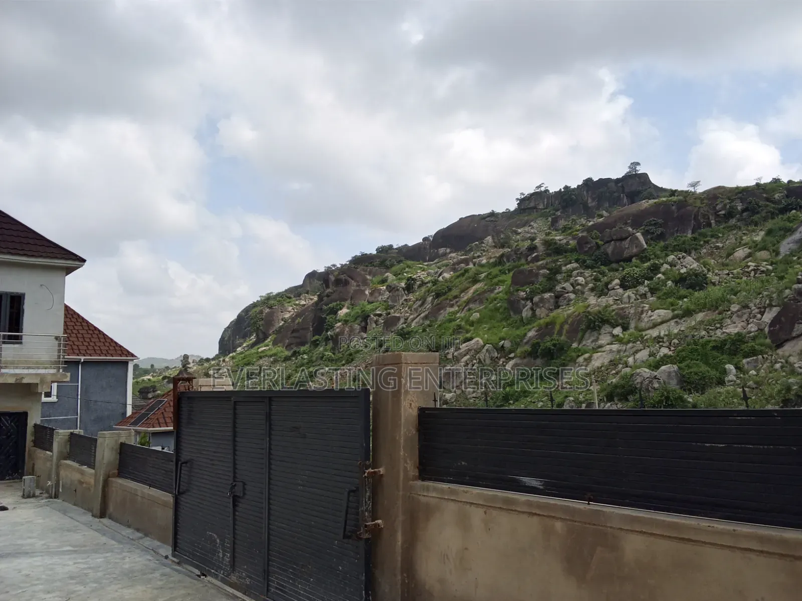2bdrm Duplex in Ushafa for rent