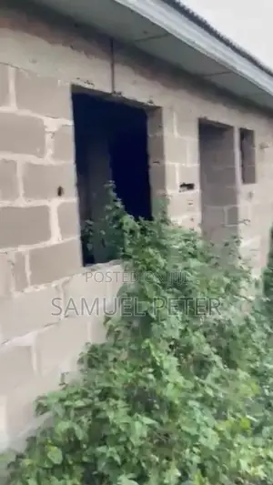 Uncompleted 4 Bedroom Flat for Sell, Land Type: Half Plot