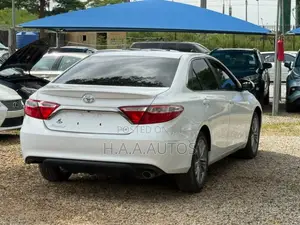 Toyota Camry SE 4dr Sedan (2.5L 4cyl 6A) 2016 White