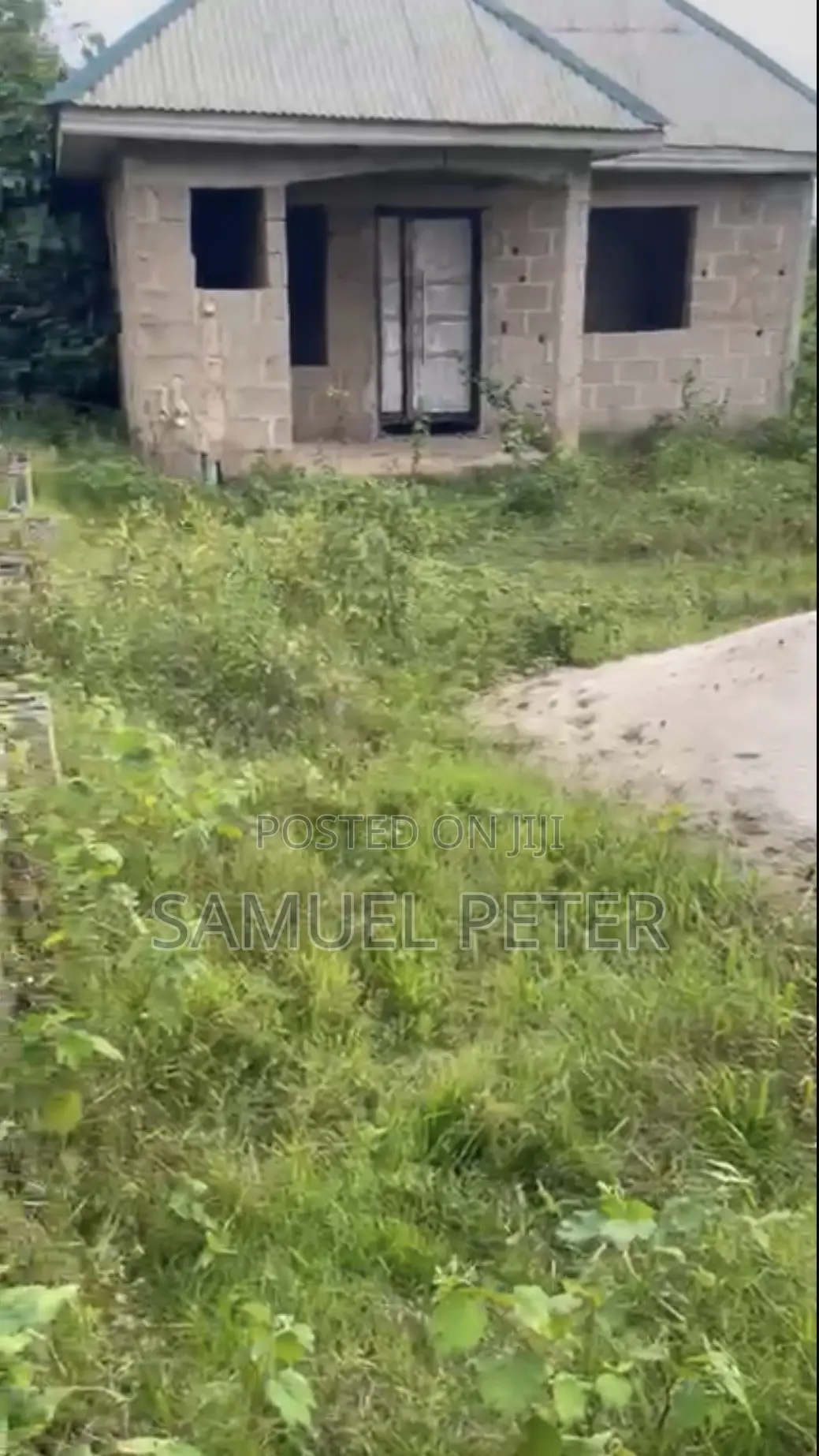 Uncompleted 4 Bedroom Flat for Sell, Land Type: Half Plot