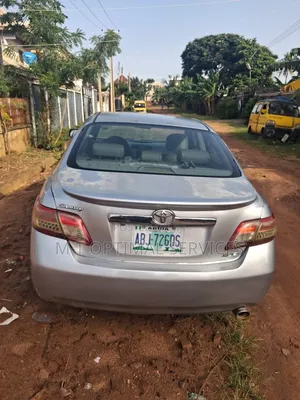 Toyota Camry XLE 4dr Sedan (2.5L 4cyl 6AM) 2010 Silver