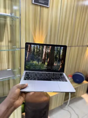 Laptop Apple MacBook Pro 2020 16GB Intel Core i5 SSHD (Hybrid) 256GB