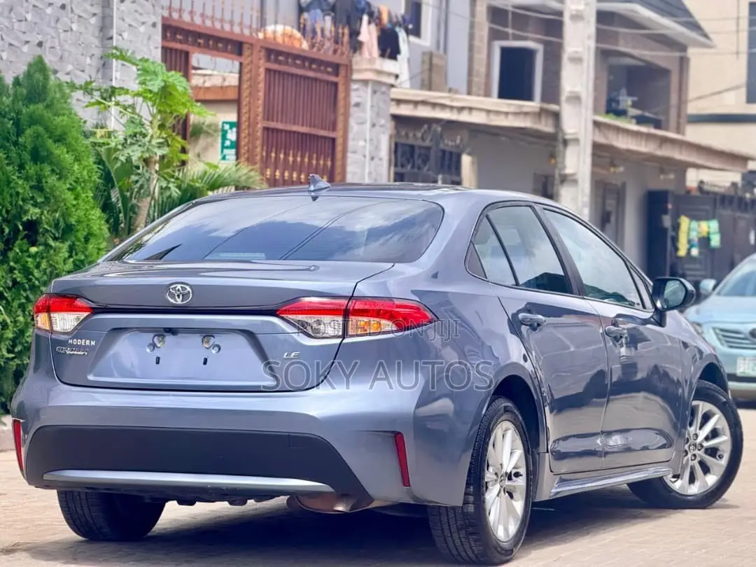 Toyota Corolla LE 2021 Blue