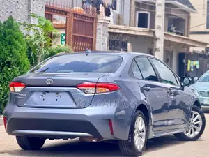 Toyota Corolla LE 2021 Blue