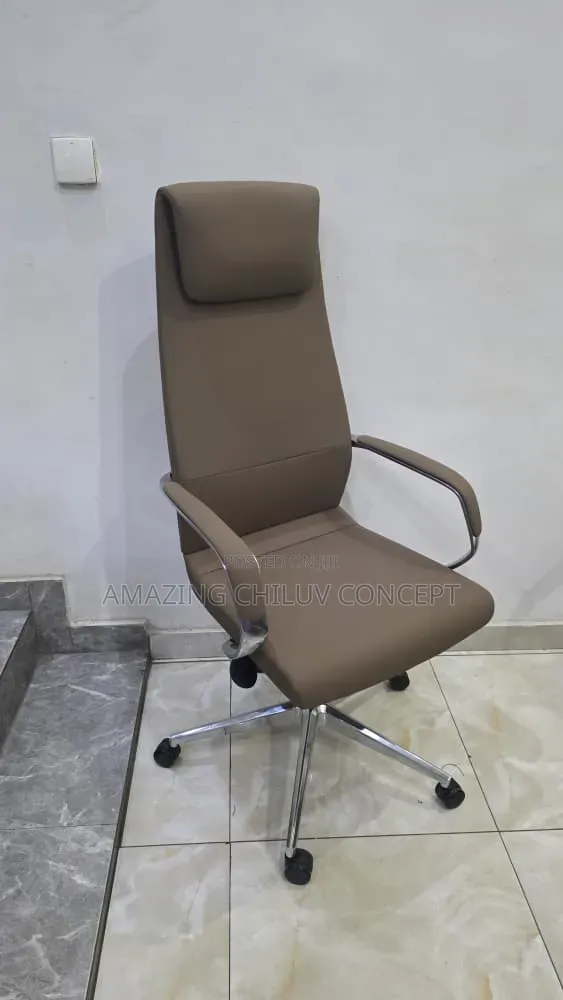 Modern Executive Office Chair – Elegant and Comfortable