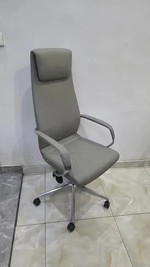 Modern Executive Office Chair – Elegant and Comfortable