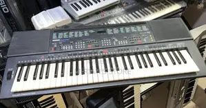 Classic Yamaha Direct UK Used PSR-400 Professional 61-Key Keyboard