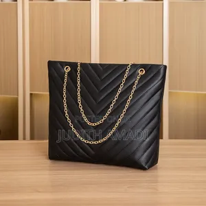 Quilted Tote Bag With Gold Chain | PH