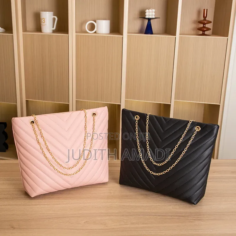 Quilted Tote Bag With Gold Chain | PH