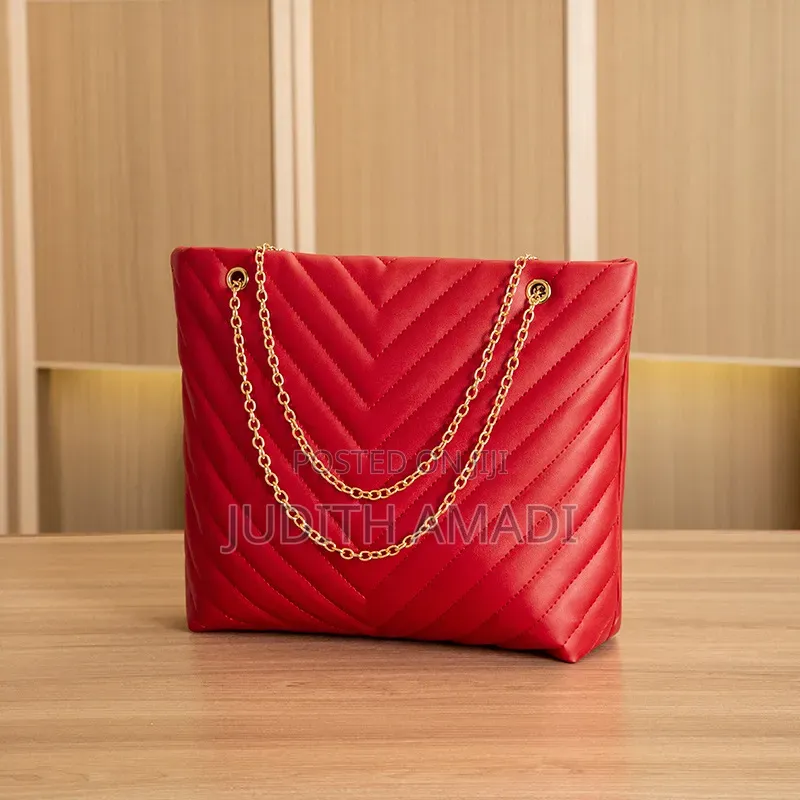 Quilted Tote Bag With Gold Chain | PH