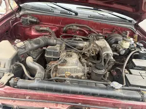 Toyota Tacoma Base 4x2 Regular Cab 103.3 in. WB 1998 Red
