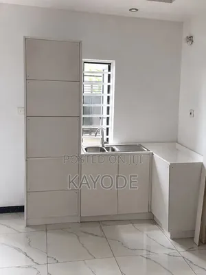 Mini Flat in Chevron for rent