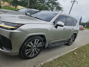 Lexus LX 600 2022 Gold