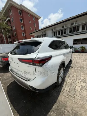 Toyota Highlander Platinum AWD 2026 White