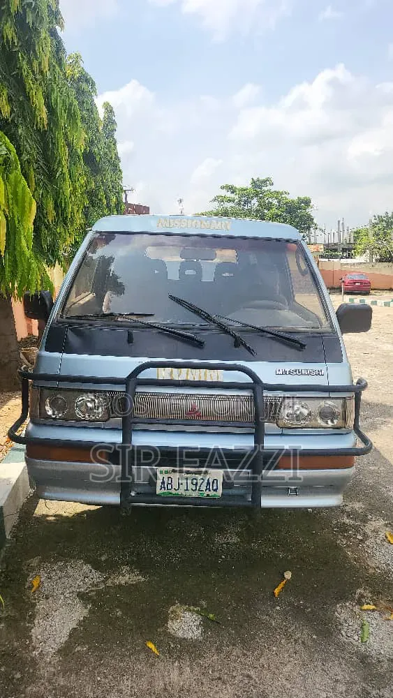 Mitsubishi L300 2006 Blue