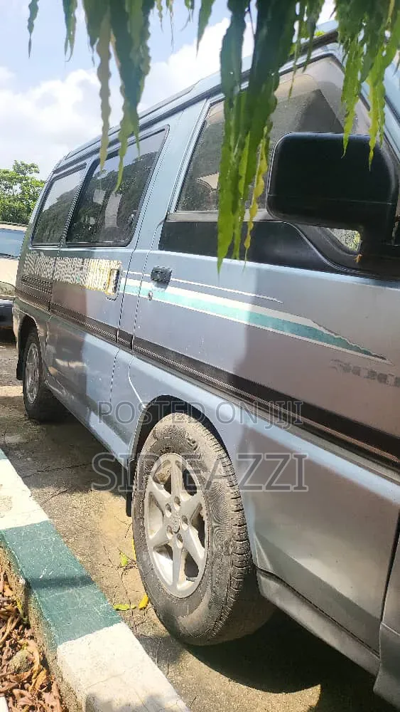 Mitsubishi L300 2006 Blue