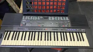 Classic Yamaha PSR-500 Professional 61-Key Keyboard