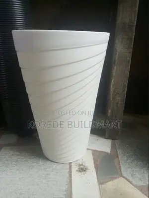 Durable Plastic Flower Pot for Indoor and Outdoor Use