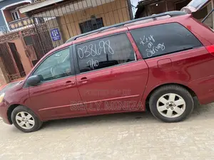 Toyota Sienna 2004 Red
