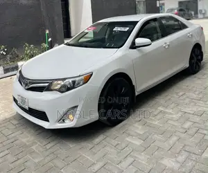 Toyota Camry LE 4dr Sedan (2.5L 4cyl 6A) 2013 White