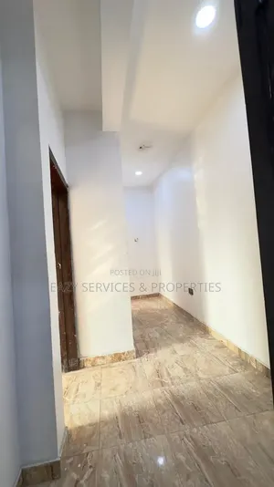 Mini Flat in Gated And Secured, Osapa london for rent
