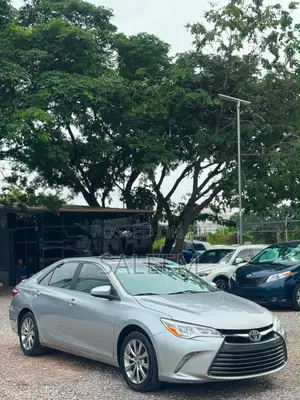 Toyota Camry XLE 4dr Sedan (3.5L 6cyl 6A) 2015 Silver
