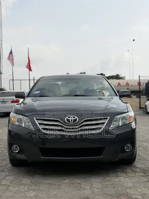 Toyota Camry LE 4dr Sedan (2.5L 4cyl 6AM) 2010 Gray