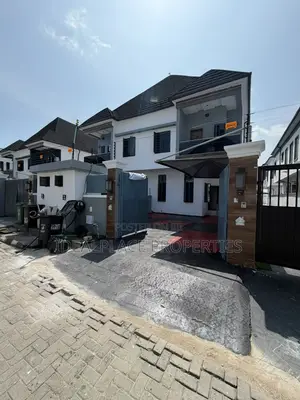 4bdrm Duplex in Chevron for sale