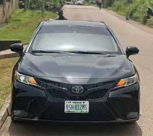 Toyota Camry SE FWD 2020 Black