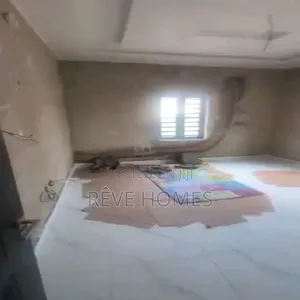 2bdrm Block of Flats in Adekunle for rent
