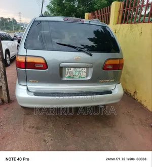 Toyota Sienna 1999 Green