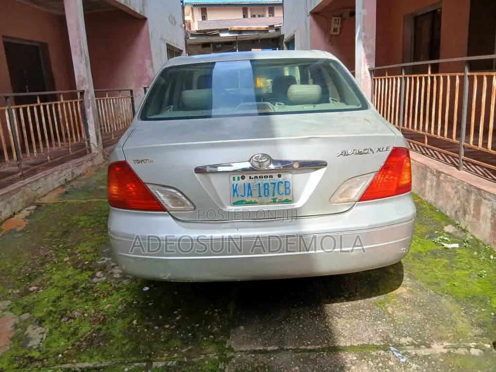 Toyota Avalon 2002 Silver