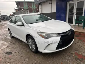 Toyota Camry SE 4dr Sedan (2.5L 4cyl 6A) 2016 White