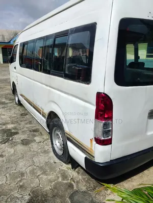 Toyota HiAce 2015 White