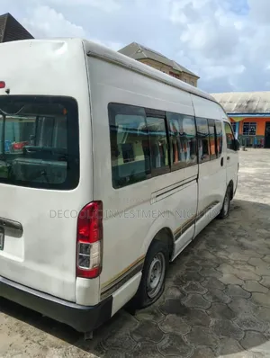 Toyota HiAce 2015 White