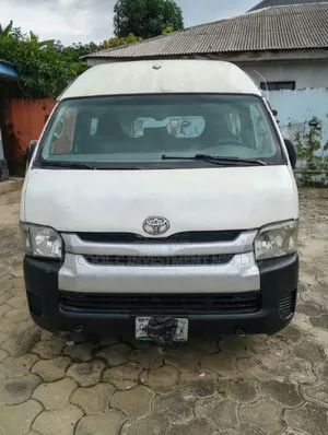 Toyota HiAce 2015 White