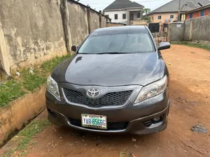 Toyota Camry SE 4dr Sedan (2.5L 4cyl 6AM) 2010 Gray