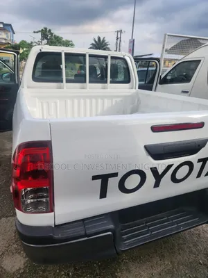 Toyota Hilux Revo Double Cab Petrol 2.7 AWD 2021 White