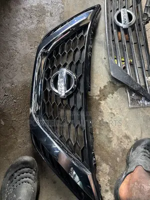 Neatly Used Direct Tokunbo Front Grille for Nissan Sentra 2018