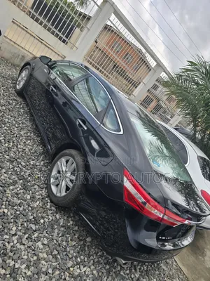 Toyota Avalon XLE Sedar FWD (3.5L 6cyl 6A) 2013 Black
