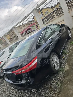 Toyota Avalon XLE Sedar FWD (3.5L 6cyl 6A) 2013 Black