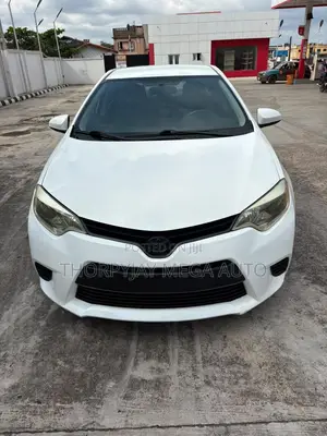 Toyota Corolla LE Plus 4dr Sedan (1.8L 4cyl CVT) 2015 White