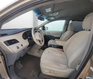 Toyota Sienna 2011 Gold