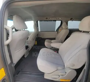 Toyota Sienna 2011 Gold