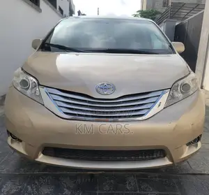 Toyota Sienna 2011 Gold