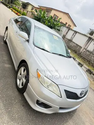 Toyota Camry SE 4dr Sedan (2.5L 4cyl 6AM) 2010 Silver